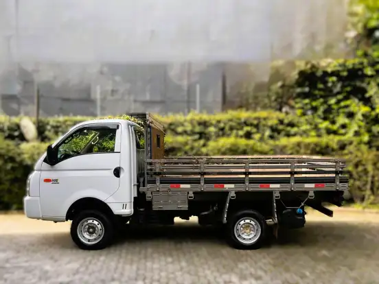 HYUNDAI-HR-2.5 TURBO DIESEL CS 4WD MANUAL HYUNDAI-HR-2023