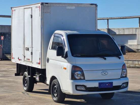HYUNDAI-HR-2.5 LONGO SEM CAÇAMBA 4X2 16V 130CV TURBO INTERCOOLER DIESEL 2P MANUAL HYUNDAI-HR-2015