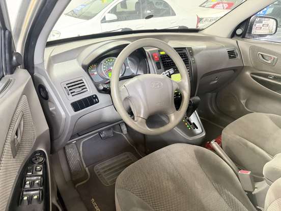 HYUNDAI-TUCSON-2012