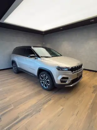 JEEP-COMMANDER-2024