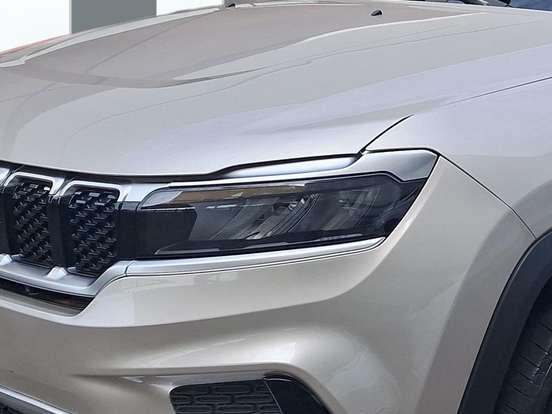 JEEP-COMMANDER-2023