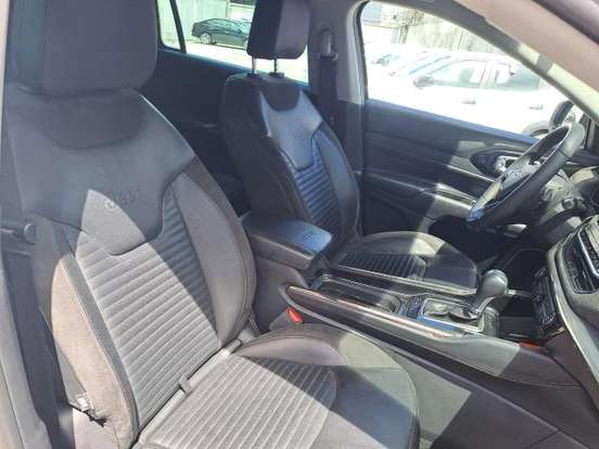 JEEP-COMMANDER-2023