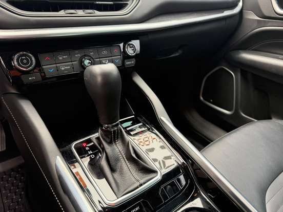 JEEP-COMMANDER-2024
