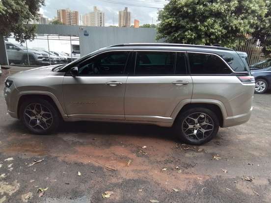 JEEP-COMMANDER-2024