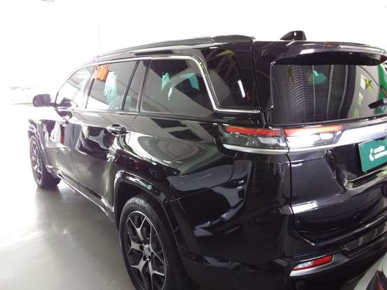 JEEP-COMMANDER-2024