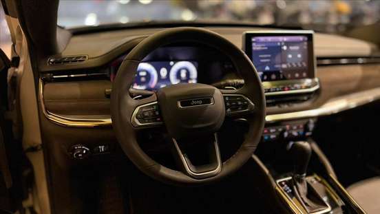 JEEP-COMMANDER-2024