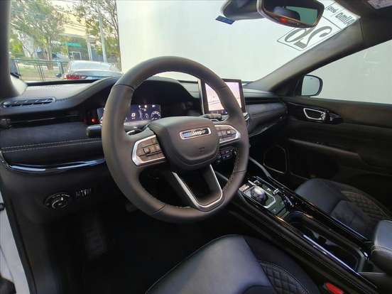 JEEP-COMMANDER-2025