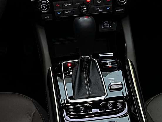 JEEP-COMMANDER-2025