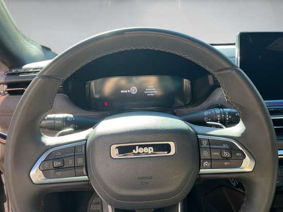 JEEP-COMMANDER-2023