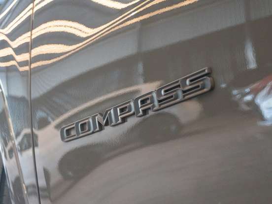 JEEP-COMPASS-2024