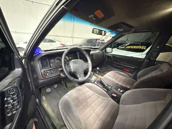 JEEP-GRAND CHEROKEE-4.0 LAREDO 4X4 6I 12V GASOLINA 4P AUTOMÁTICO JEEP-GRAND CHEROKEE-1997