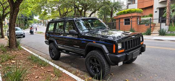 JEEP CHEROKEE 4.0 SPORT 4X4 6I 12V GASOLINA 4P AUTOMÁTICO