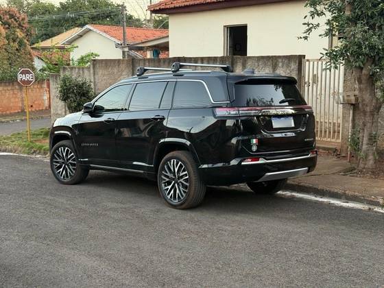 JEEP COMMANDER 2.2 TURBO DIESEL OVERLAND AT9