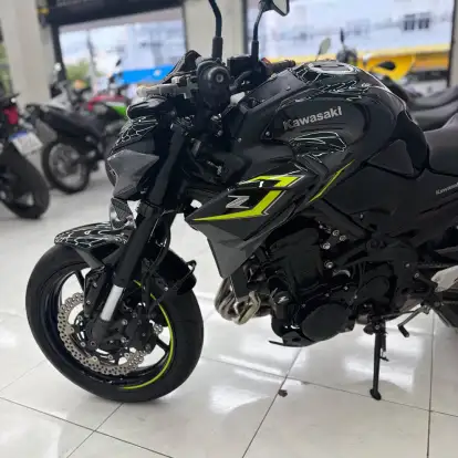 KAWASAKI-Z900-2024