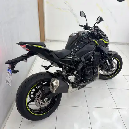 KAWASAKI-Z900-2024