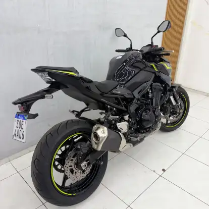 KAWASAKI-Z900-2024