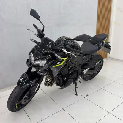 KAWASAKI-Z900-2024