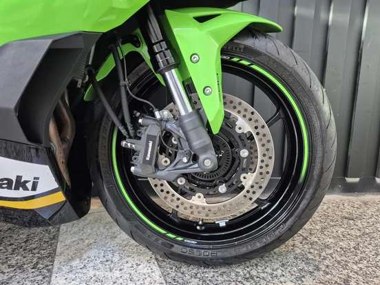 KAWASAKI-NINJA ZX-6R-2025