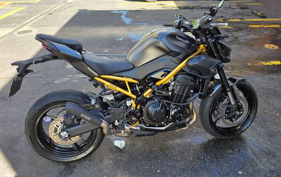 KAWASAKI-Z900-2026