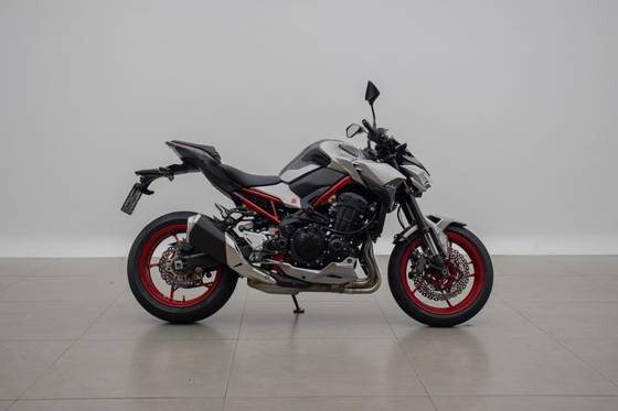 KAWASAKI Z900 