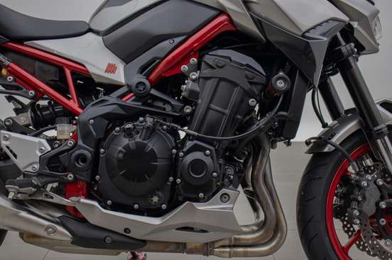 KAWASAKI-Z900-2022