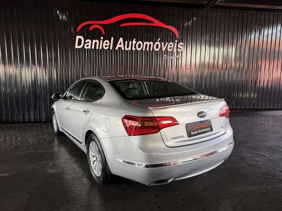 KIA-CADENZA-2011