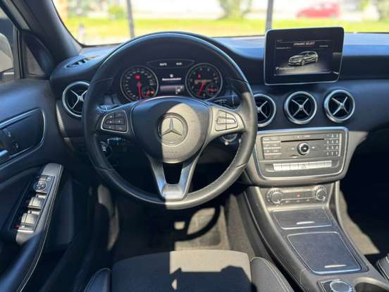 MERCEDES-BENZ-A 200-2017