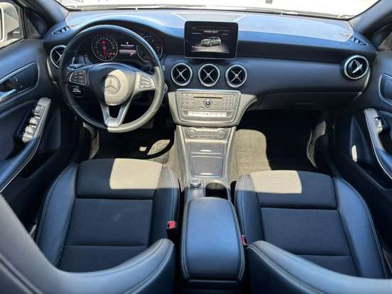 MERCEDES-BENZ-A 200-2017