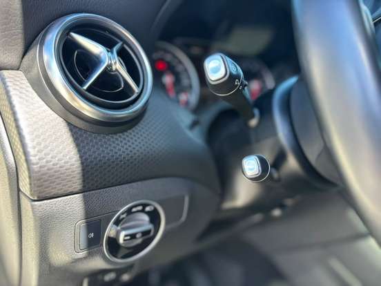 MERCEDES-BENZ-A 200-2017
