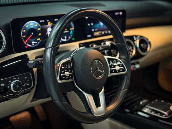 MERCEDES-BENZ-A 250-2019