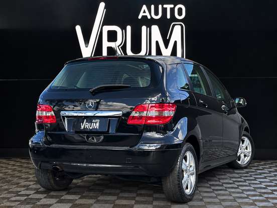 MERCEDES-BENZ-B 180-2010