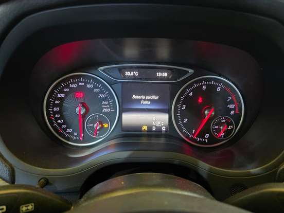 MERCEDES-BENZ-B 200-1.6 SPORT TURBO FLEX 4P AUTOMÁTICO MERCEDES-BENZ-B 200-2015