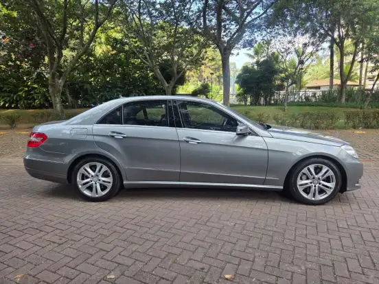 MERCEDES-BENZ-E 500-2011