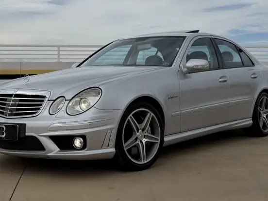 MERCEDES-BENZ-E 63 AMG-6.2 SEDAN V8 32V GASOLINA 4P AUTOMÁTICO MERCEDES-BENZ-E 63 AMG-2006