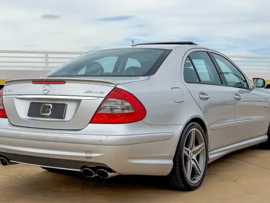 MERCEDES-BENZ-E 63 AMG-6.2 SEDAN V8 32V GASOLINA 4P AUTOMÁTICO MERCEDES-BENZ-E 63 AMG-2006
