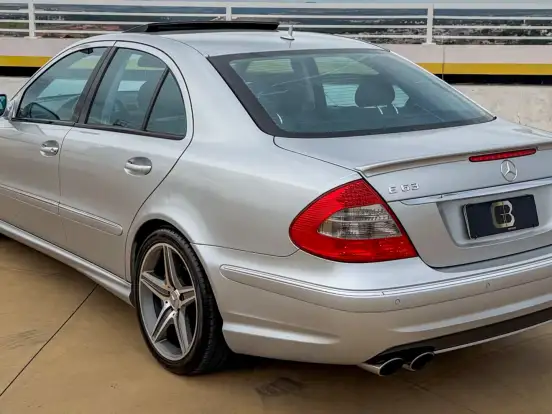 MERCEDES-BENZ-E 63 AMG-6.2 SEDAN V8 32V GASOLINA 4P AUTOMÁTICO MERCEDES-BENZ-E 63 AMG-2006