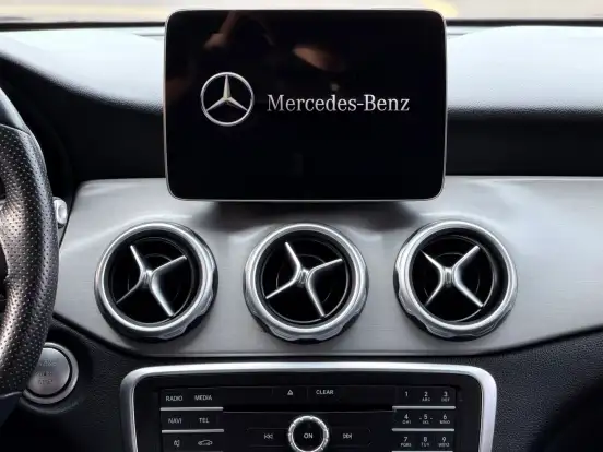 MERCEDES-BENZ-GLA 200-2019