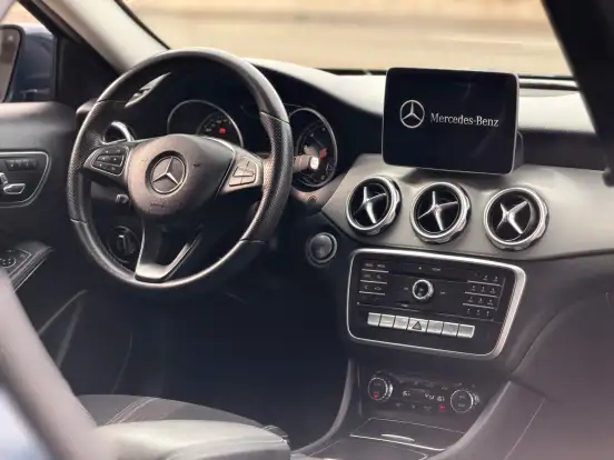 MERCEDES-BENZ-GLA 200-2019