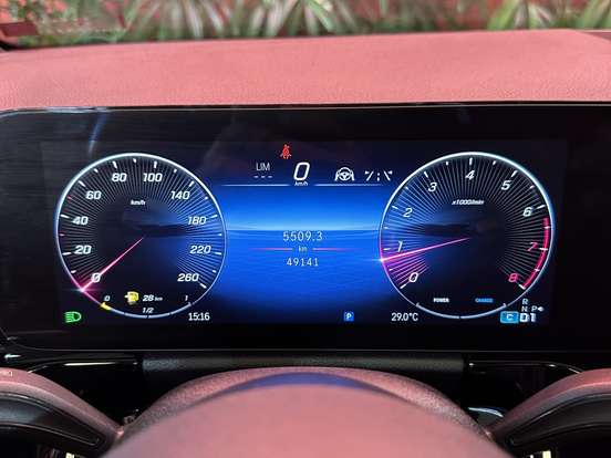 MERCEDES-BENZ-GLA 200-2023