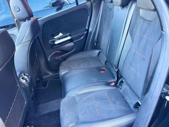 MERCEDES-BENZ-GLA 200-2023