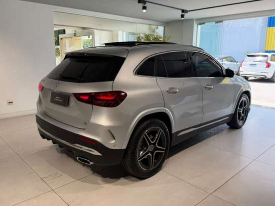 MERCEDES-BENZ-GLA 200-2023