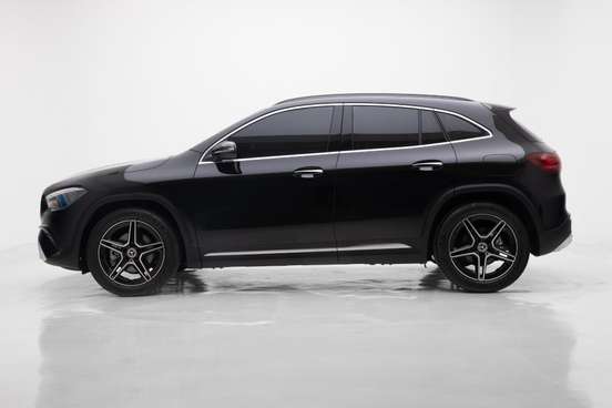 MERCEDES-BENZ-GLA 200-2024