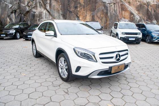 MERCEDES-BENZ GLA 200 1.6 CGI ADVANCE 16V TURBO FLEX 4P AUTOMÁTICO