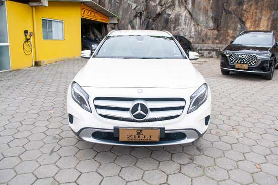 MERCEDES-BENZ-GLA 200-2016