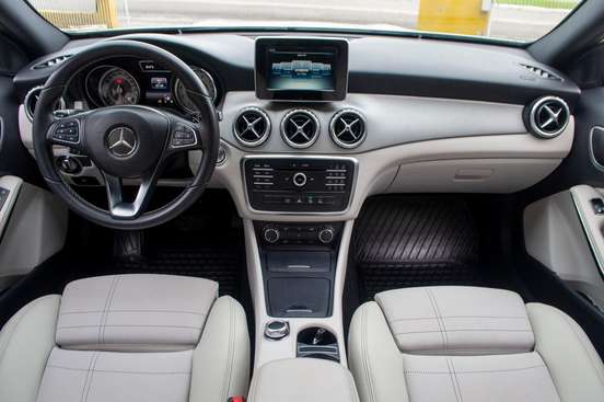 MERCEDES-BENZ-GLA 200-2016