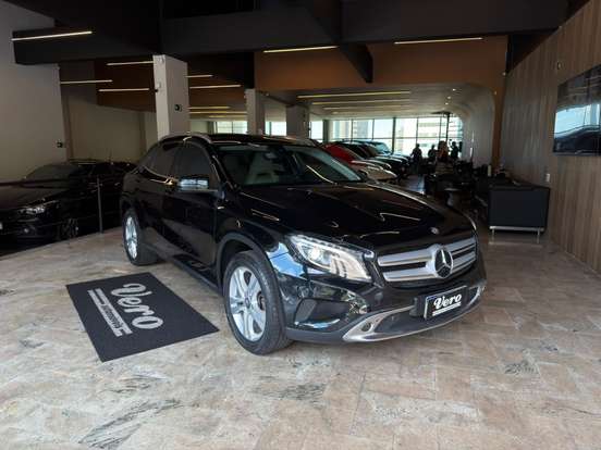 MERCEDES-BENZ-GLA 200-2017