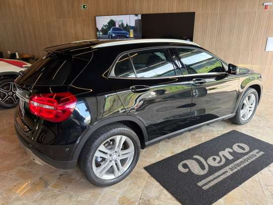 MERCEDES-BENZ-GLA 200-2017
