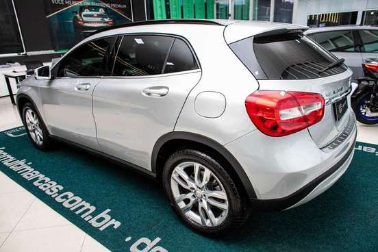 MERCEDES-BENZ-GLA 200-2017