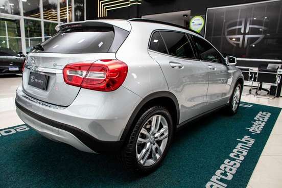MERCEDES-BENZ-GLA 200-2017