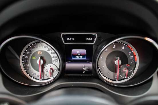 MERCEDES-BENZ-GLA 200-2017